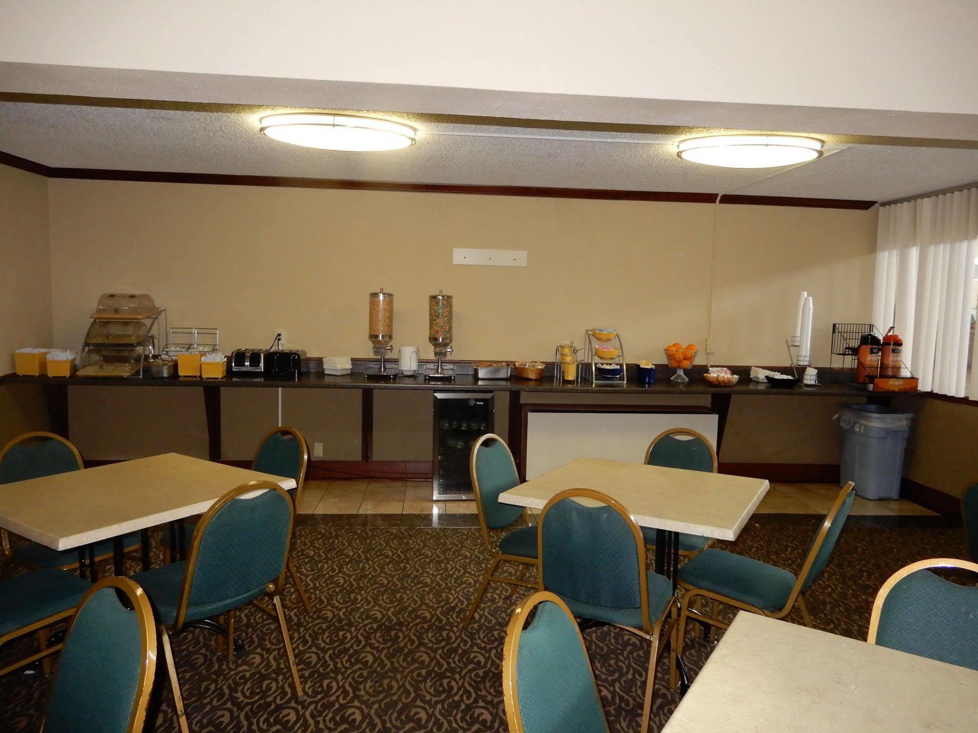 Clarion Hotel Milwaukee Airport Εξωτερικό φωτογραφία